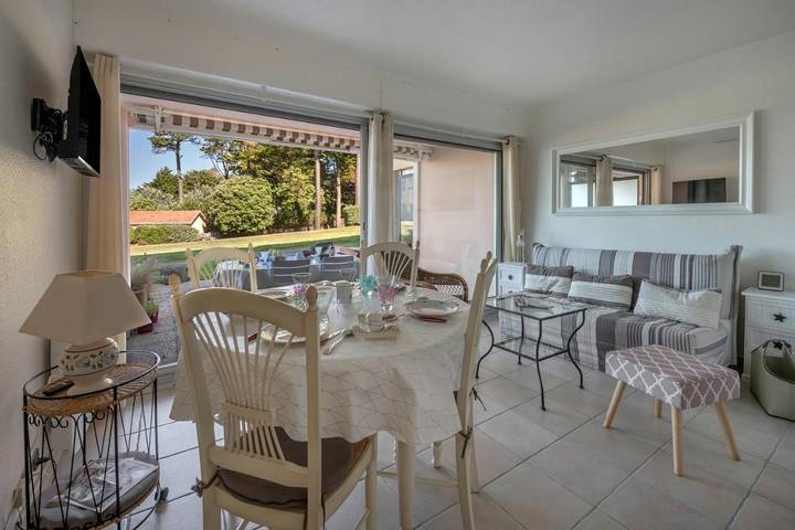 Ferienwohnung für 4 Personen, mit Terrasse und Ausblick in Frankreich - 3
