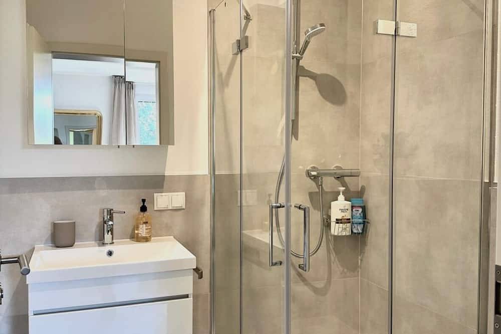 Entire apartment, ✨ Stylish old building apartment directly on the Lahn - central & quiet ✨ in Lahnstein, Osteifel