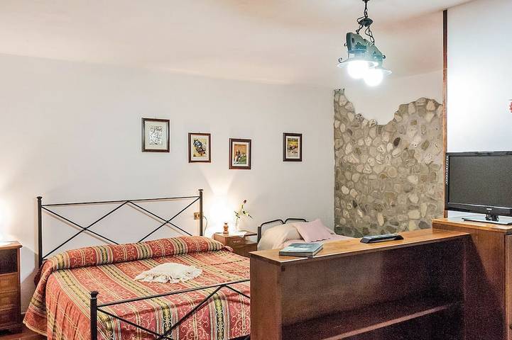 Accogliente appartamento in villa per 2 ospiti con WIFI, piscina, TV e patio in Lajatico, Pisa e dintorni