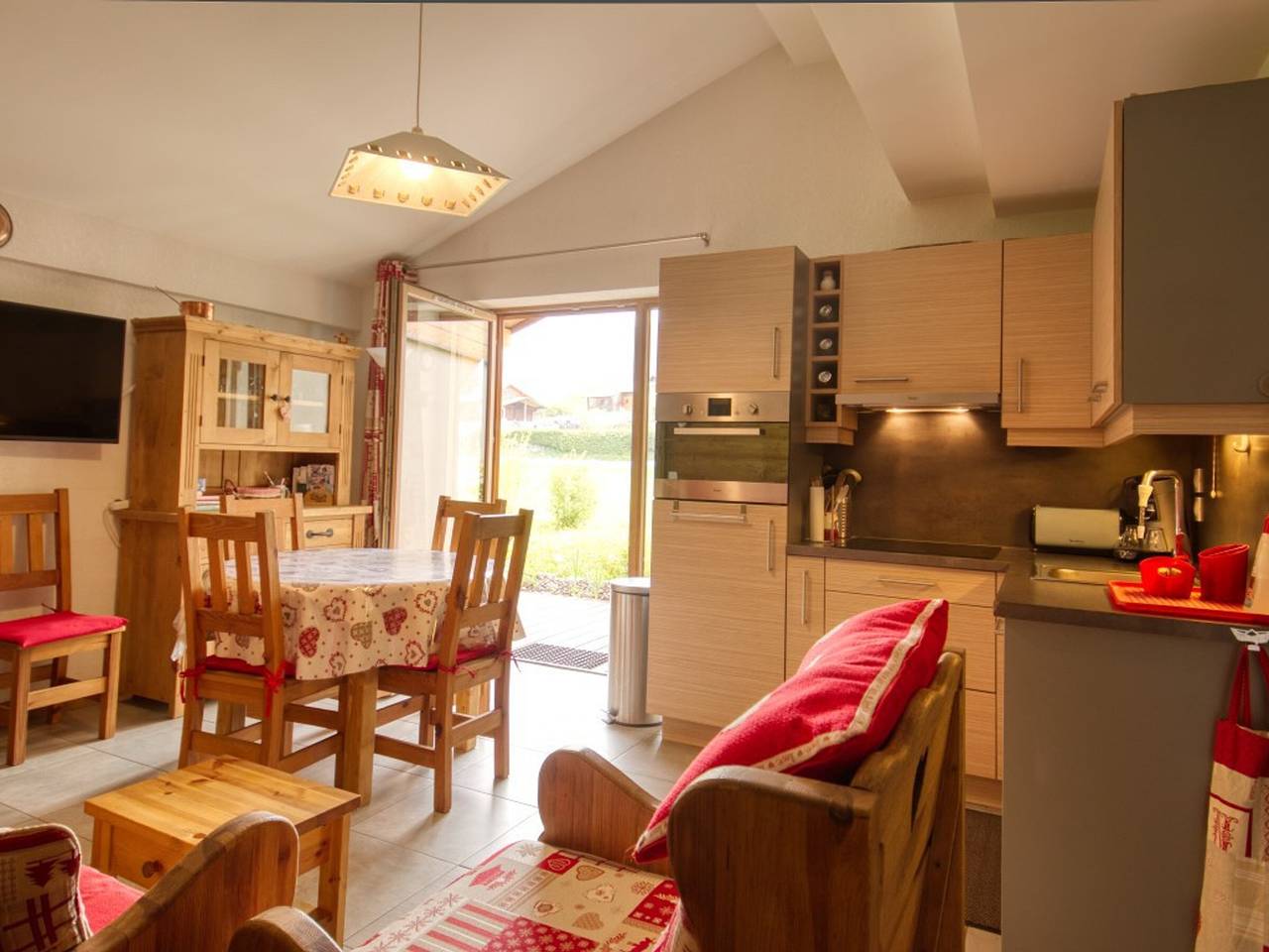 Entire apartment, Beautiful apartment with terrace for 4 near Blue Lake, Morillon in Station de Morillon, Grand Massif