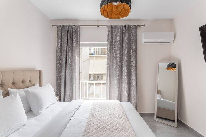 Ganze Wohnung, Afroditi Suite - Spacious apt, central & safe! in Nea Smyrni, Athen