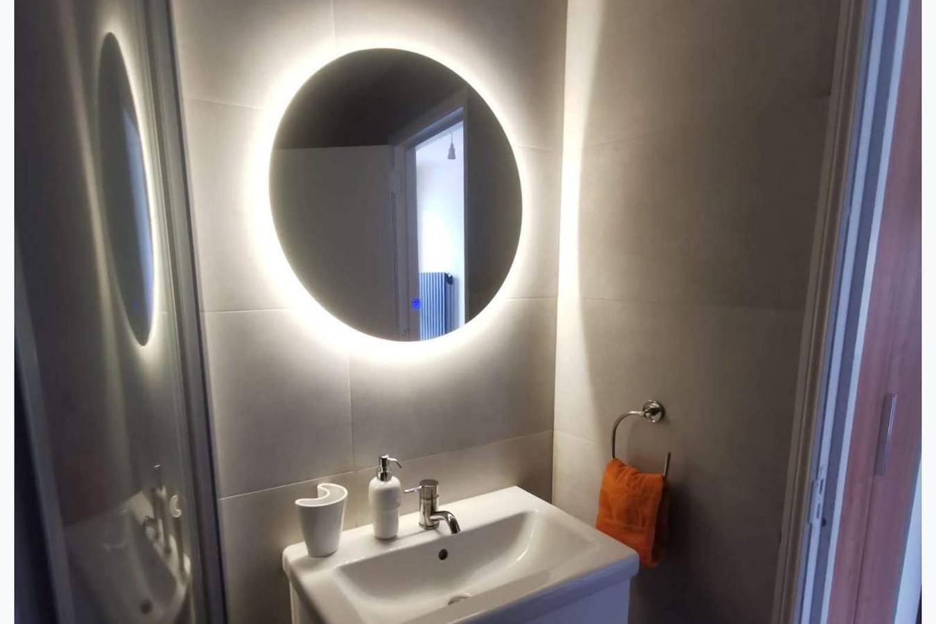 Entire studio, Studio Sleeps 2 with Parking in Belfast, County Down