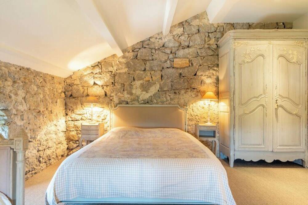 Beautiful former farmhouse with swimming pool in Labeaume, Ardèche