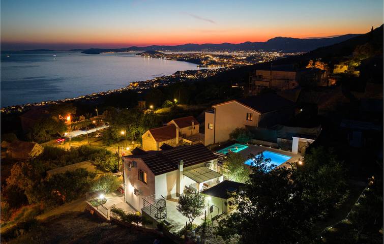 Gemütlich, 1,5 km vom Strand entfernt: 75 m² große Wohnung mit Pool und WLAN in Podstrana, Split-Dalmatien