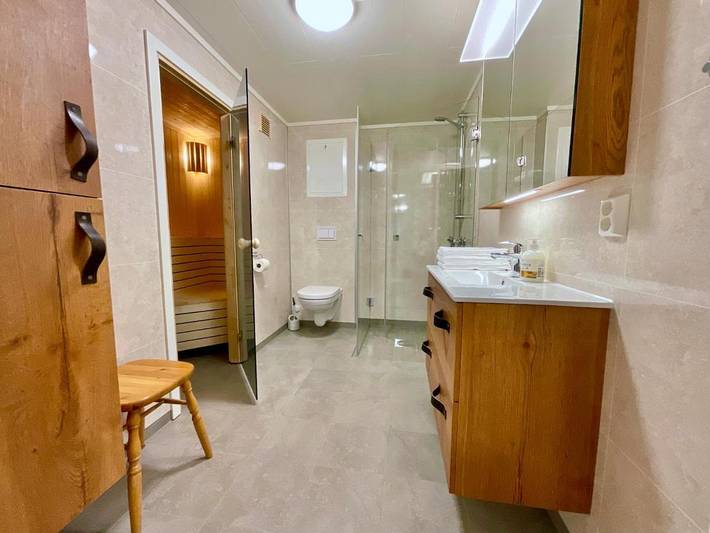 Ferienwohnung für 5 Personen, mit Terrasse und Garten sowie Sauna und Ausblick in Leknes - 2