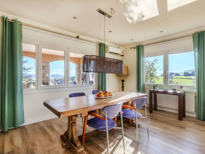 Chalet para 20 personas, con terraza además de jardín y vistas, Se admiten mascotas en Valles Oriental - 4