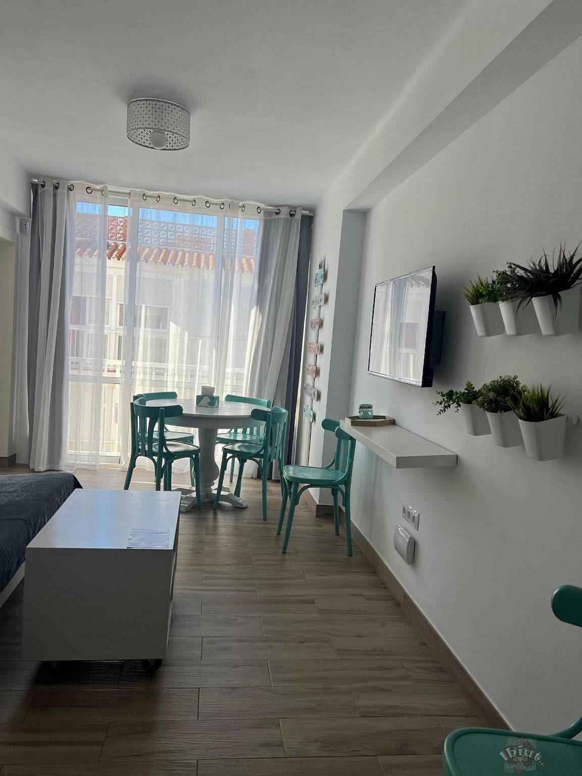 Hel lägenhet, Lägenhet för 4 Personer med balkong in Nerja Centre, Nerja