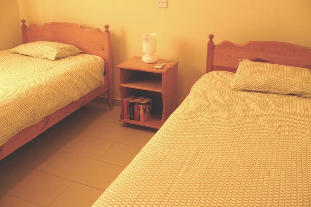 Ganze Wohnung, A 3 Minuten zu Fuß zum Strand in Πύλα, Larnaca Bezirk