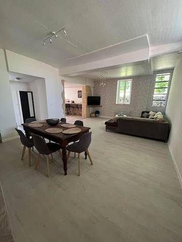 Gîte pour 10 personnes, avec jardin à Creysse