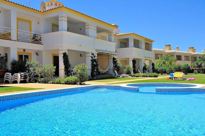 Ferienwohnung für 4 Personen, mit Garten und Terrasse sowie Pool - 1