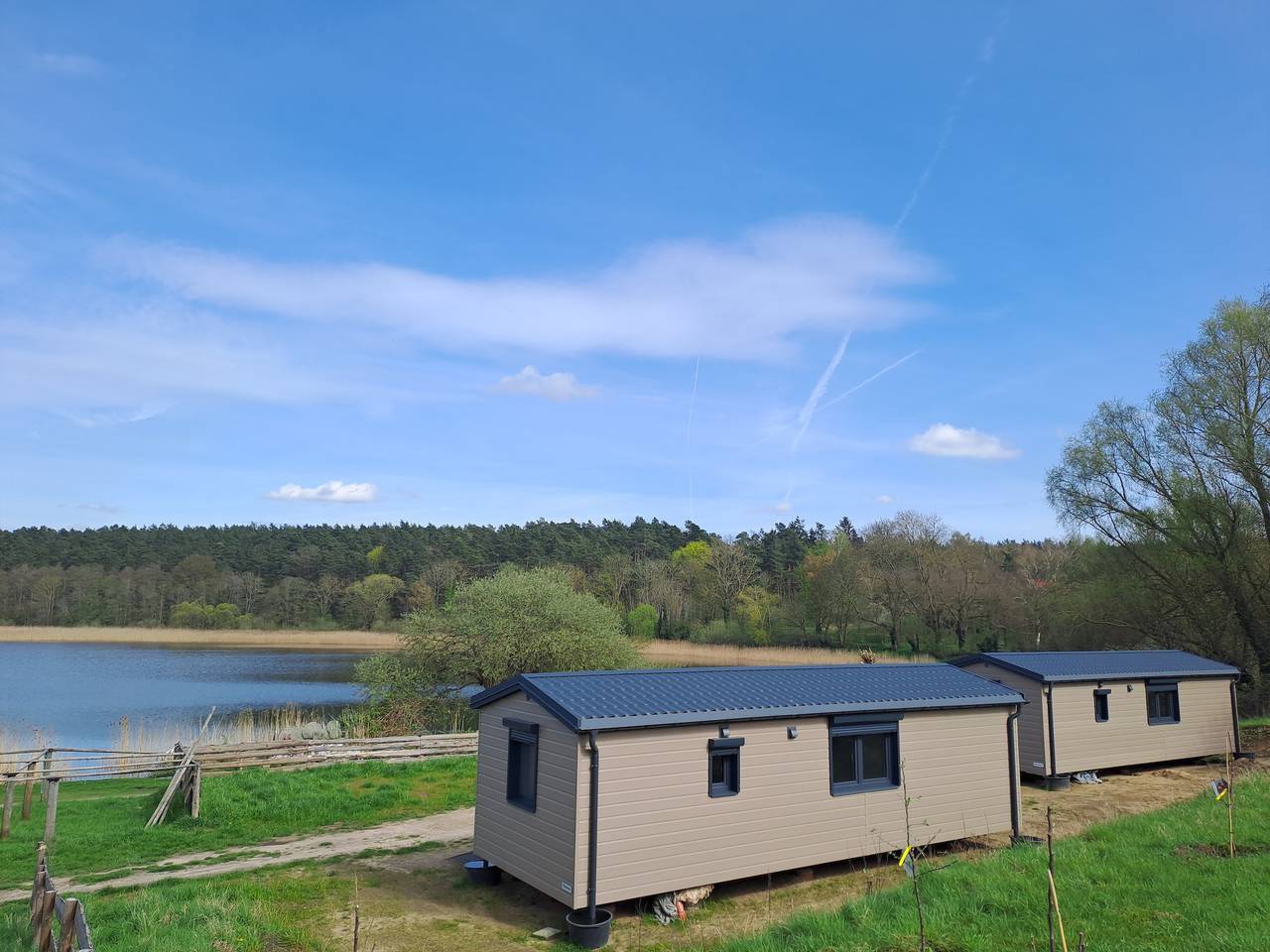 Ganze Ferienwohnung, Tiny Home „Haus Barsch“ mit Seeblick, Wlan und Klimaanlage in Lohmen, Mecklenburgische Seenplatte