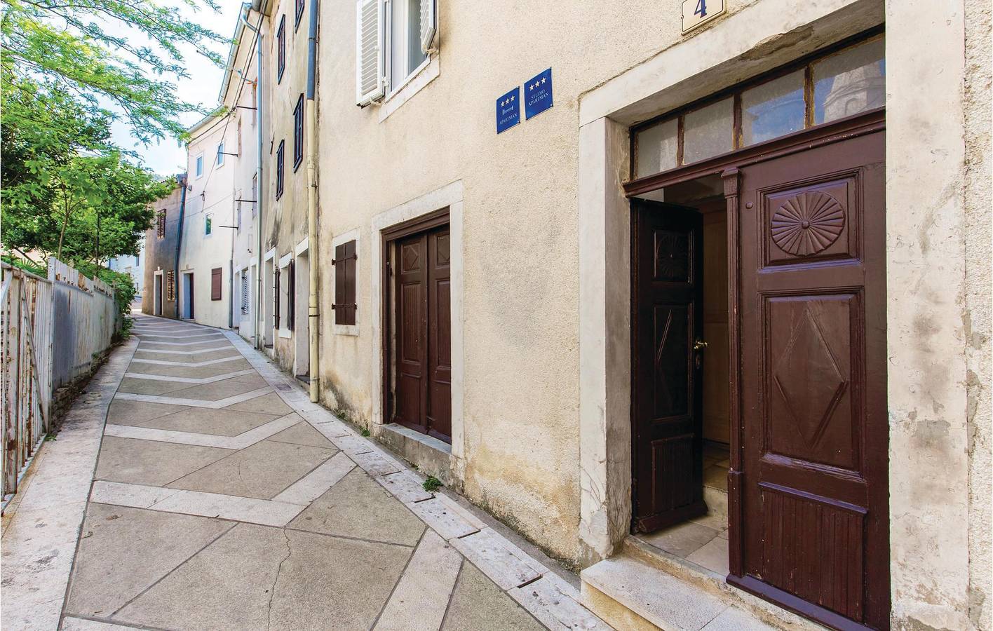 Ganze Ferienwohnung, Gemütliches Apartment am Strand mit WLAN und Klimaanlage – 1 km vom Strand entfernt in Senj, Kvarner Festland