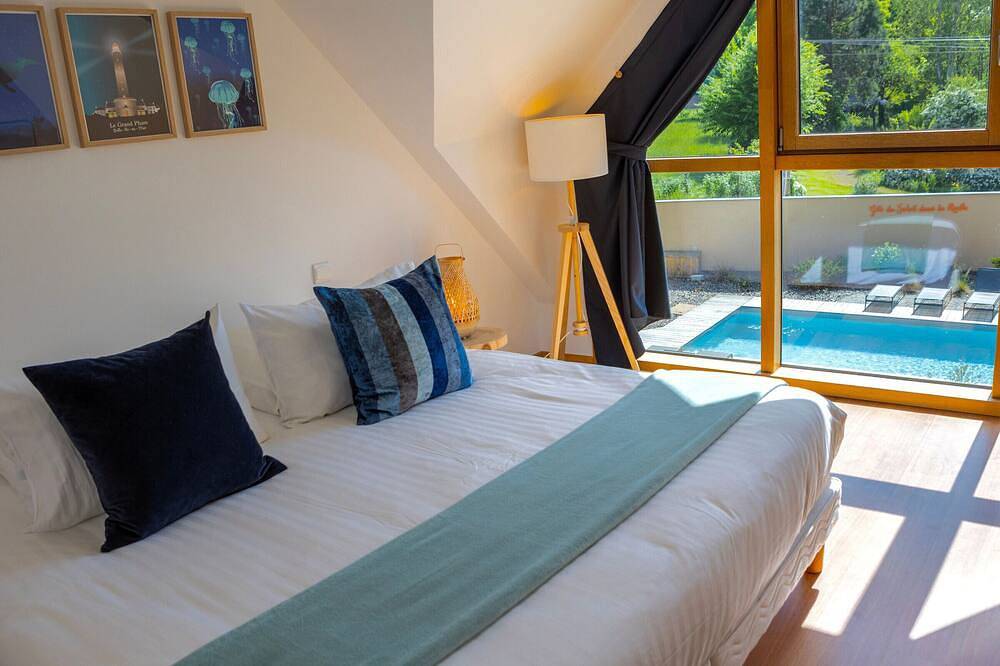 Luxe et sérénité : jacuzzi, sauna, piscine chauffée, home-cinéma et plus près du Mans in Yvré-l'Évêque, Sarthe