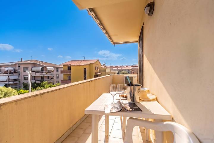 Ferienwohnung für 4 Personen, mit Balkon und Kinderpool in Alghero - 2