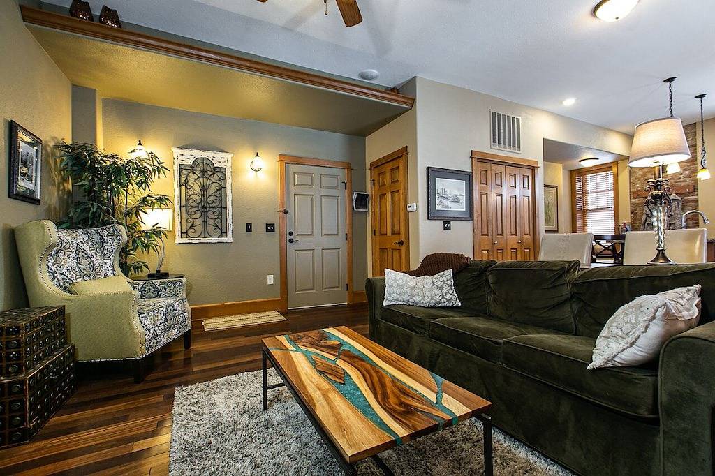 Ganze Wohnung, Drake House - Fleur De Lis (privater Whirlpool) in Dubuque, Dubuque County