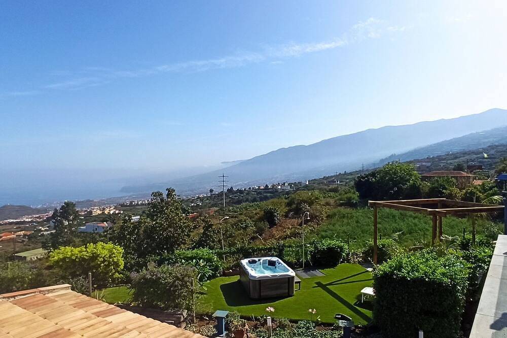Lodging with spa. Sea/mountain views.15 minutes from Socorro beach. in Realejo Alto, Los Realejos