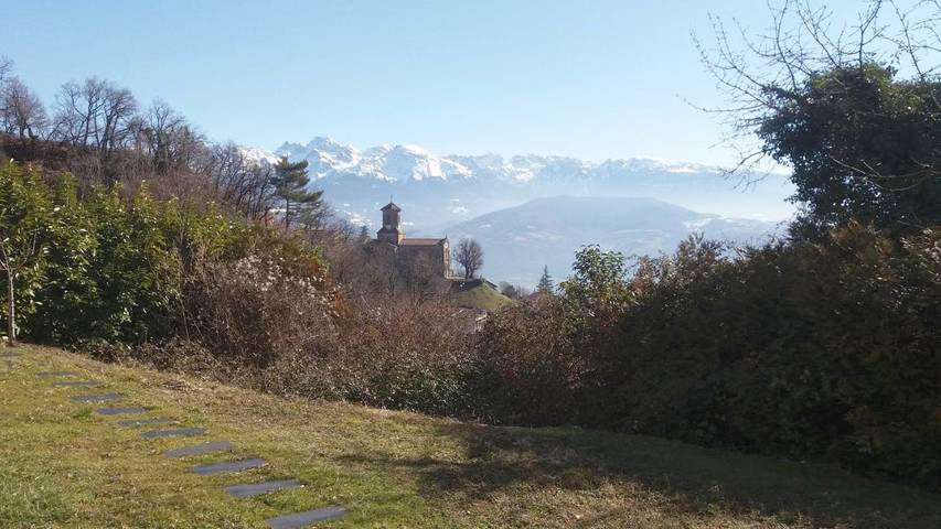 Location de vacances pour 8 personnes, avec Terrasse ainsi que Jardin et Vue à Corenc