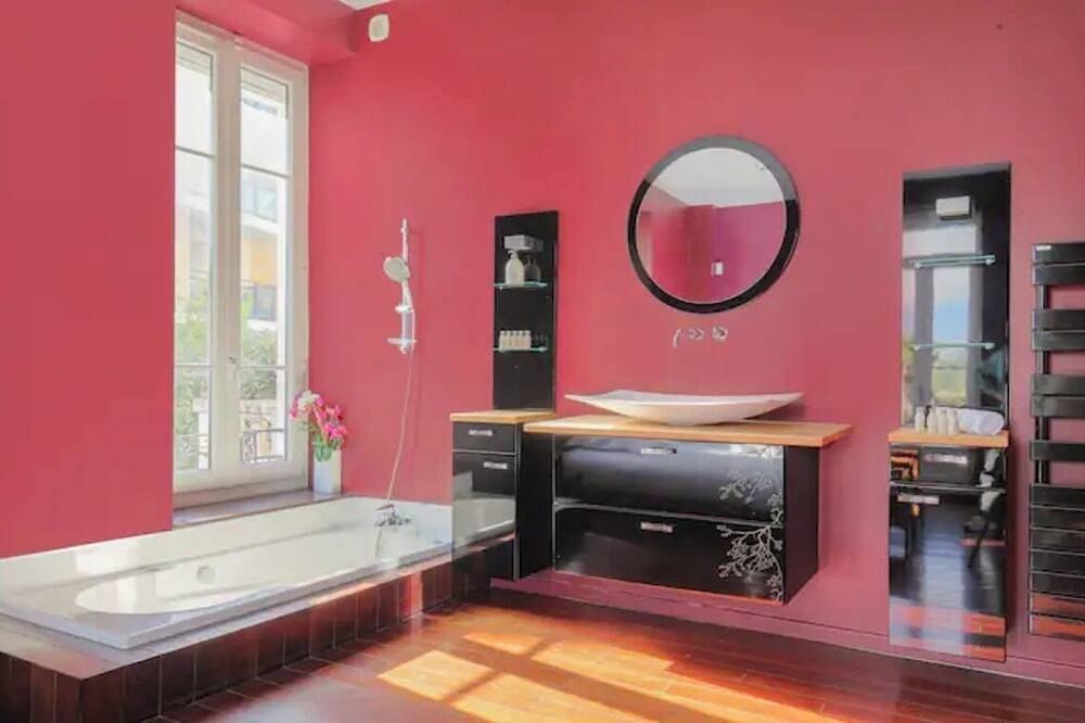 Entire apartment, Logement de Luxe Avec Piscine Intérieure Privée in Francheville, Rhône
