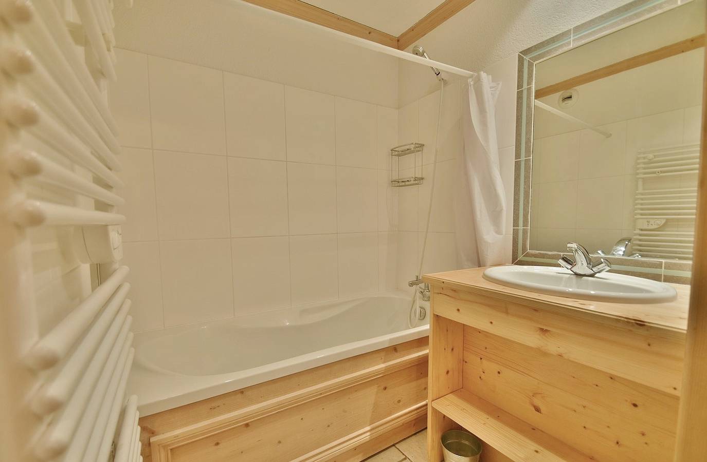 Entire apartment, Refuge Le Bardeau B2 in Le Grand-Bornand, Annecy region