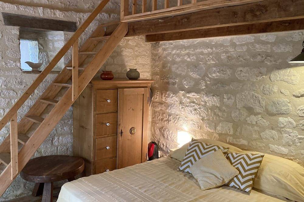 Appartement entier, Gites Oleandre et Lavande au Chateau Fabre Vieux in La Ballade de Pern, Quercy