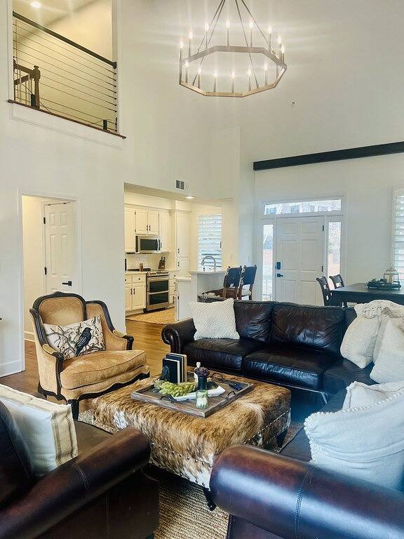 Newly Renovated, Beautifully Decorated, Lake Front in Reynolds in Lake Oconee