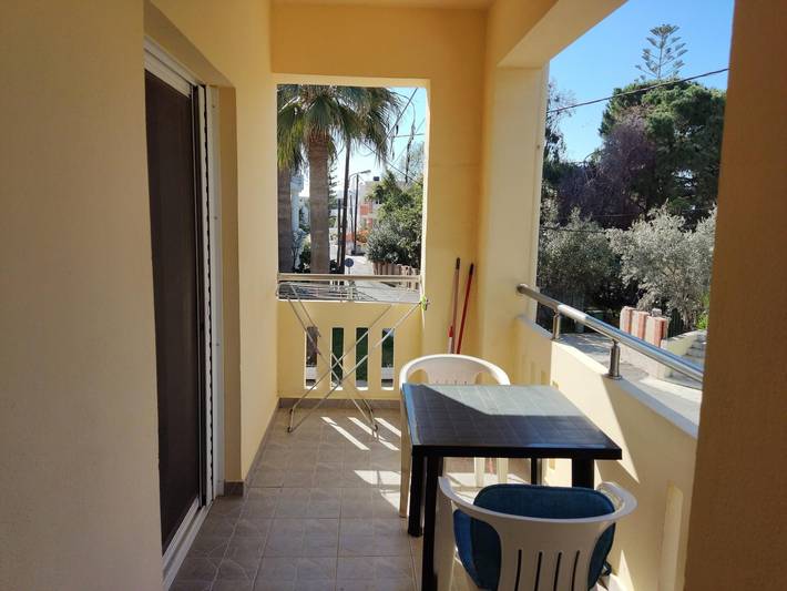 Ferienwohnung für 2 Personen, mit Balkon und Terrasse sowie Garten in Kato Daratso
