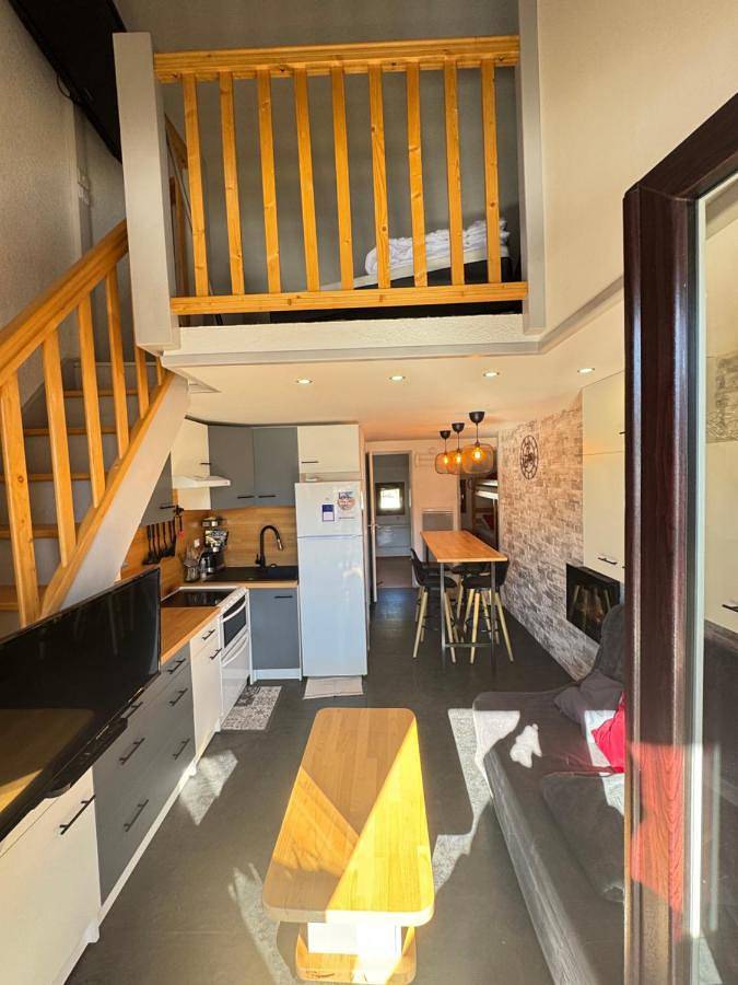 Appartement de vacances pour 6 personnes, avec vue ainsi que piscine et balcon