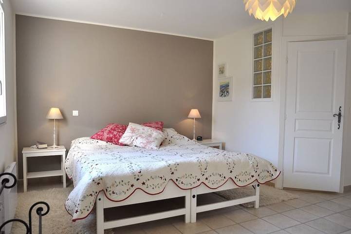 Ruhiggelegenes Haus mit Garten; in der Provence in Lourmarin, Regionaler Naturpark Luberon