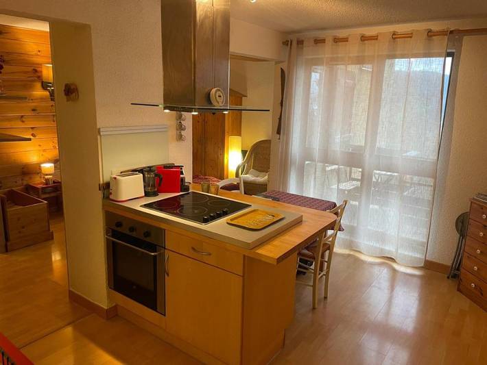 Gîte pour 4 personnes, avec terrasse, animaux acceptés à Château-Bernard - 2