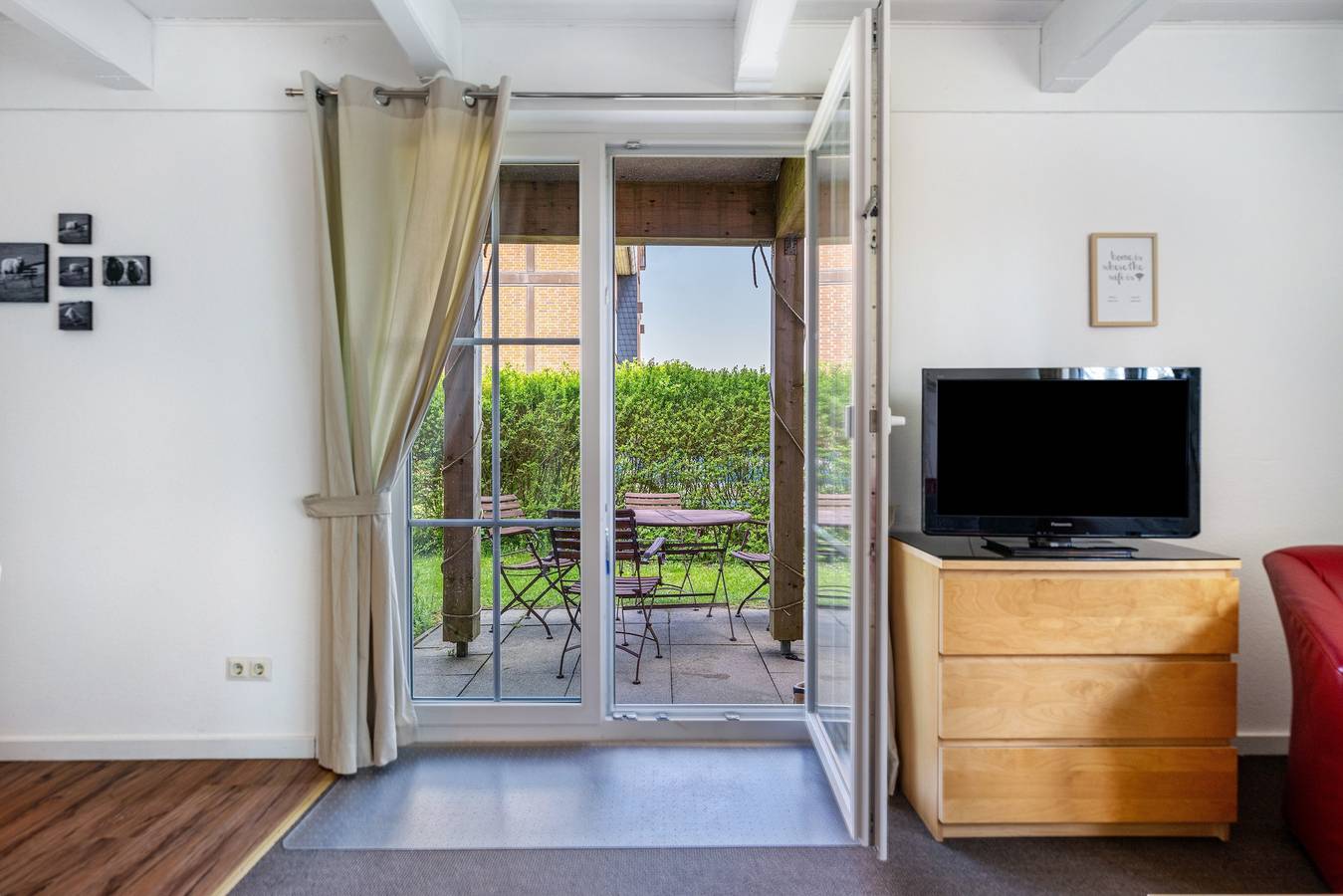 Entire apartment, Apartment 'Kleine Ella Pellworm' with Private Terrace, Shared Garden and Wi-Fi in Pellworm, North Friesland