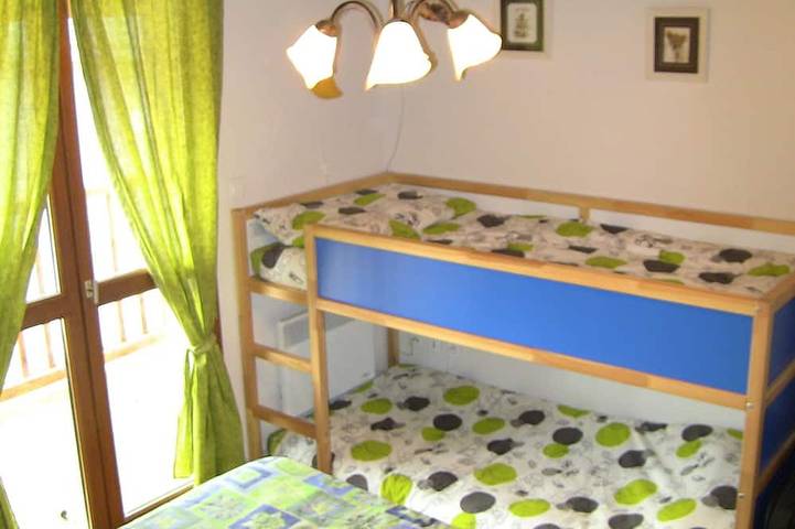 Location de vacances pour 8 personnes, avec balcon et jardin à Sazos - 2