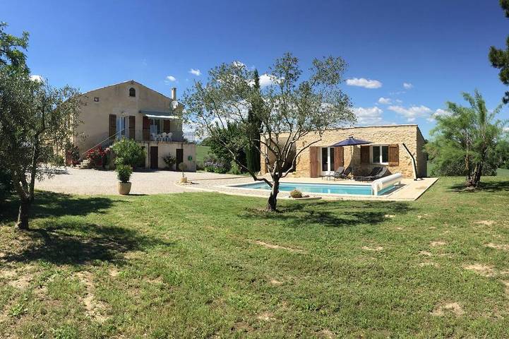 Gîte pour 5 personnes, avec terrasse et jardin
