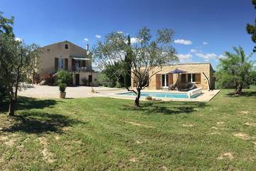 Gîte pour 5 personnes, avec jardin et terrasse à Niozelles