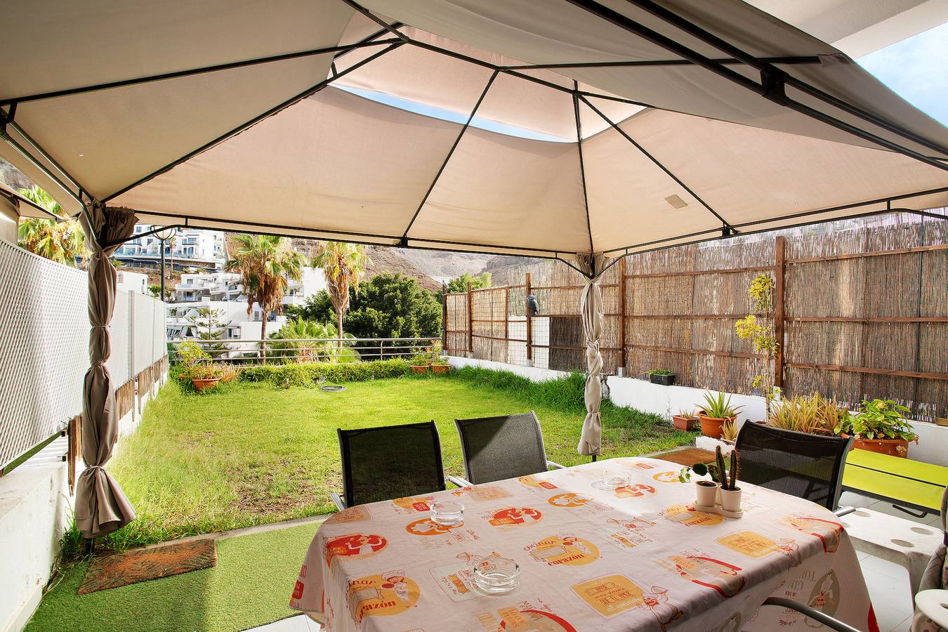 Entire apartment, Vacation Apartment 'Residencial Sol Suite 2' with Sea View, Shared Pool and Wi-Fi in Mogán, South Gran Canaria