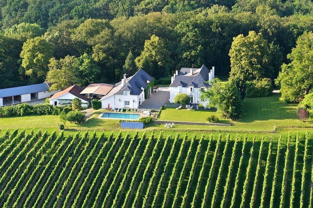Domaine viticole sur le domaine du Clos Mirabel, pour 6-9 personnes in Jurançon, Béarn