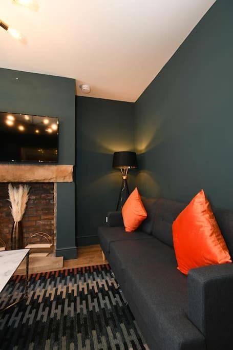 Three-Bedroom House in Chesterfield, Derbyshire