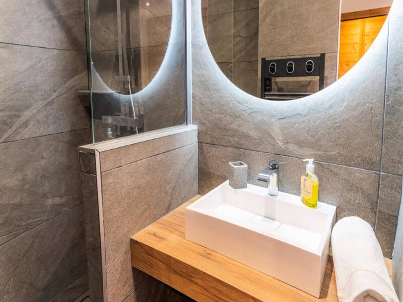 Appartement entier, Résidence Domaine Du Loup Blanc in Les Orres, Parc national des Écrins