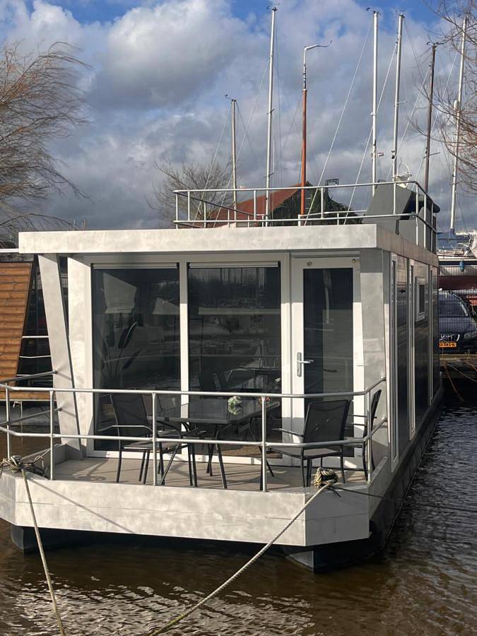 Bateau pour 4 personnes, avec terrasse et vue dans Monnickendam