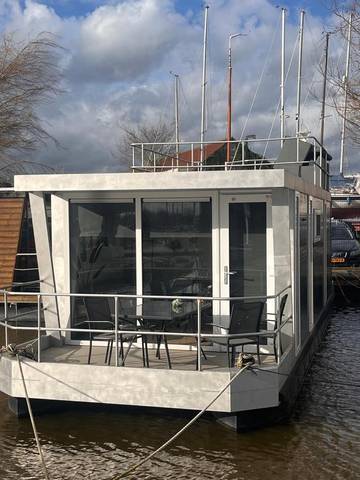 Bateau pour 4 personnes, avec vue et terrasse dans Monnickendam