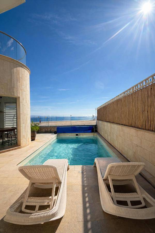 Apartamento de vacaciones para 8 personas, con vistas además de terraza y piscina - 1