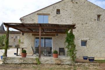 Villa pour 8 Personnes dans Saint-Vincent-Rive-d'Olt, Lot, Photo 1