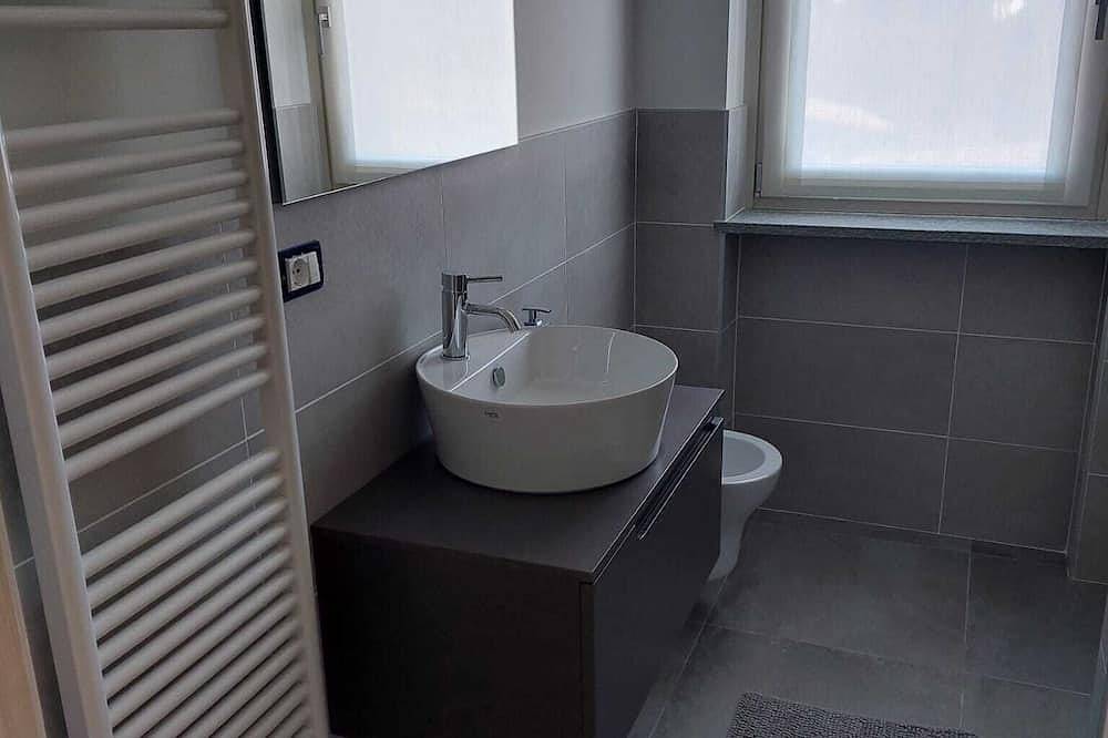 Ganze Wohnung, Haus im Herzen der Langhe, umgeben von viel Grün mit 5 Betten, gratis Wifi in La Morra, Langhe