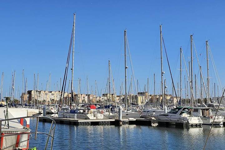 Gîte pour 3 personnes, avec jardin et balcon dans Tour Barberousse Chateau De Gruissan