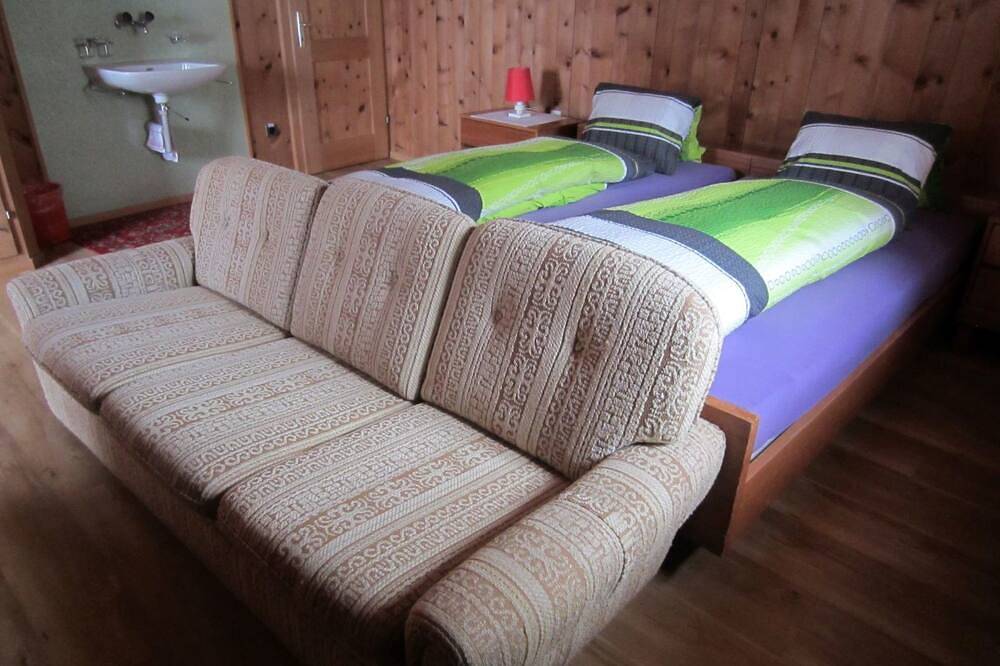 Ganze Wohnung, Anita Spiess, (Sta. Maria - Santa Maria Val Müstair). in Sta. Maria im Val Müstair, Val Müstair