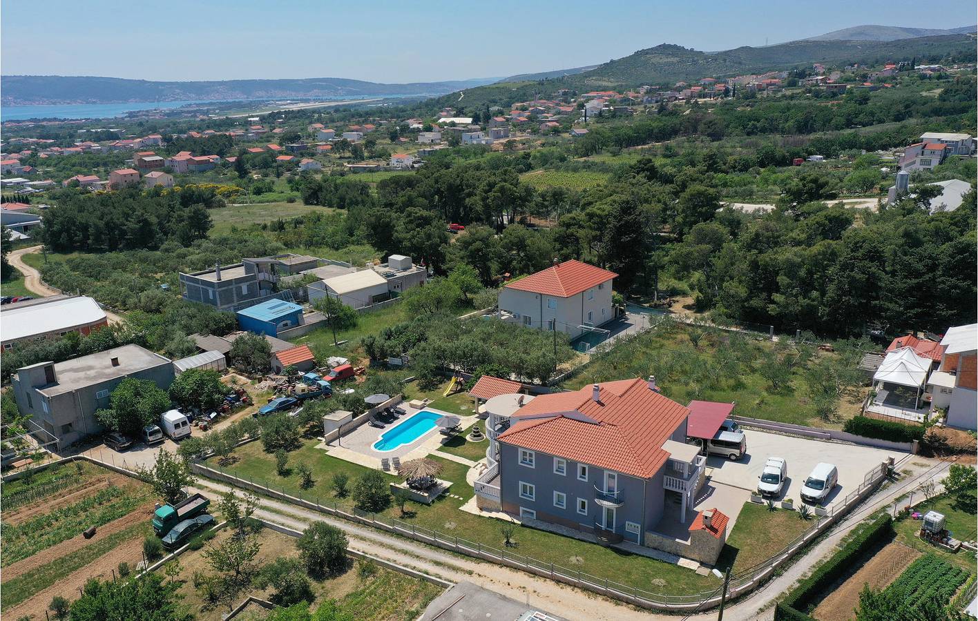 Ferienhaus für 15 Personen mit Terrasse in Kastel Novi, Kaštela