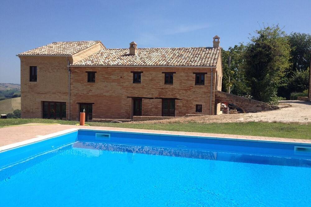 Stunning views, close to sandy beaches and gorgeous mountains in Montegiorgio, Provincia di Fermo
