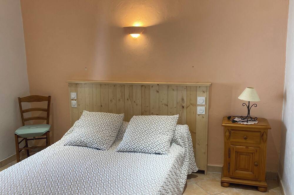 Appartement entier, Location vacances en Ardèche méridionale pour 6 personnes in Aubignas, Privas (arrondissement)