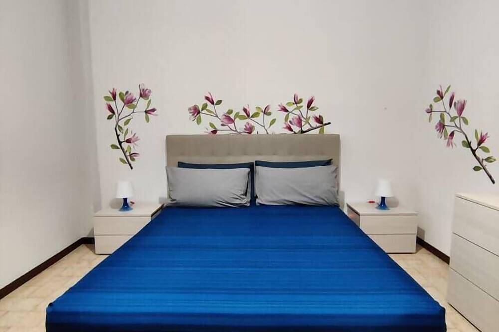 Appartamento intero, Cozy Flat Near Beach | Wifi & Comfort, Torvaianica in Torvaianica, Provincia di Roma