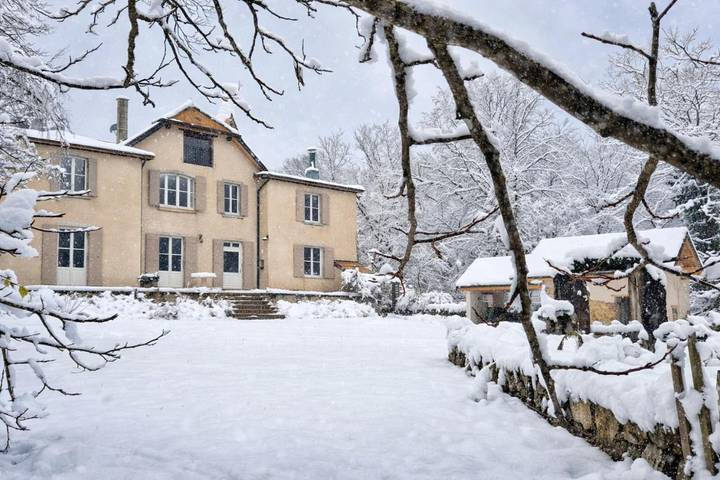 Maison d’hôte pour 2 personnes, avec jardin et vue à Châtelneuf