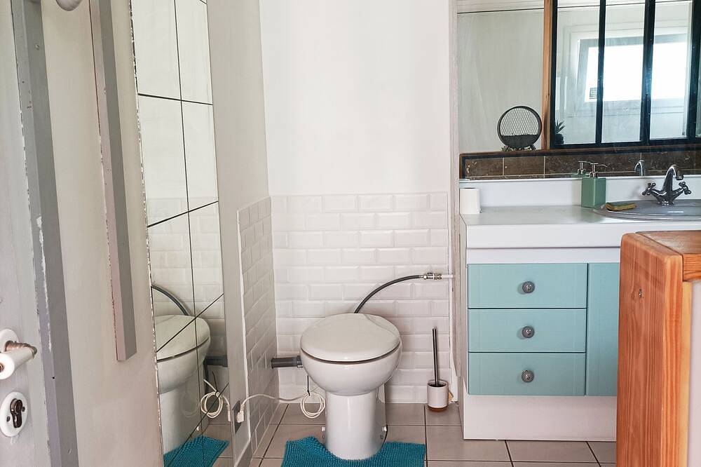 Chambre cosy et salle d'eau indépendantes dans maison au calme à Merignac Arlac in Mérignac, Région de Bordeaux